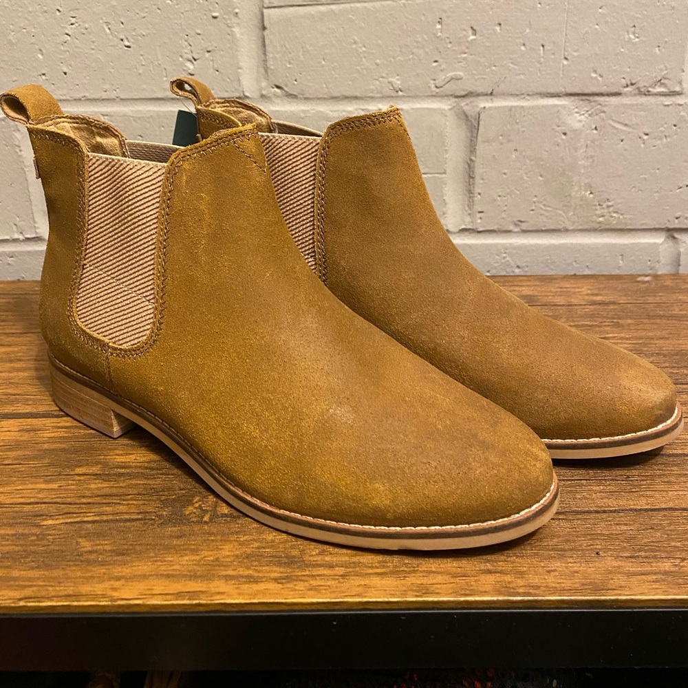 TOMS Ella booties desert tan wax suede